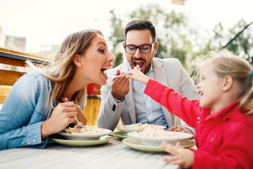 8 Best Mom & Pop Restaurants in Connecticut!